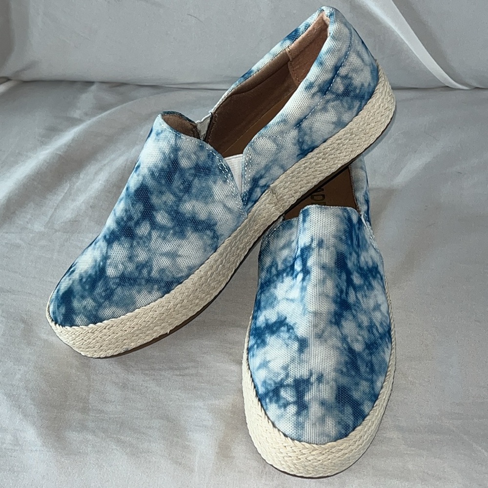 Madeline Girl Women’s Tie Dye Blue Killa Espadrille Slip On Sneaker size 8M